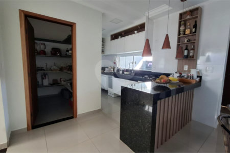 Casa Térrea de Alto Padrão à Venda – Próxima ao Shopping
