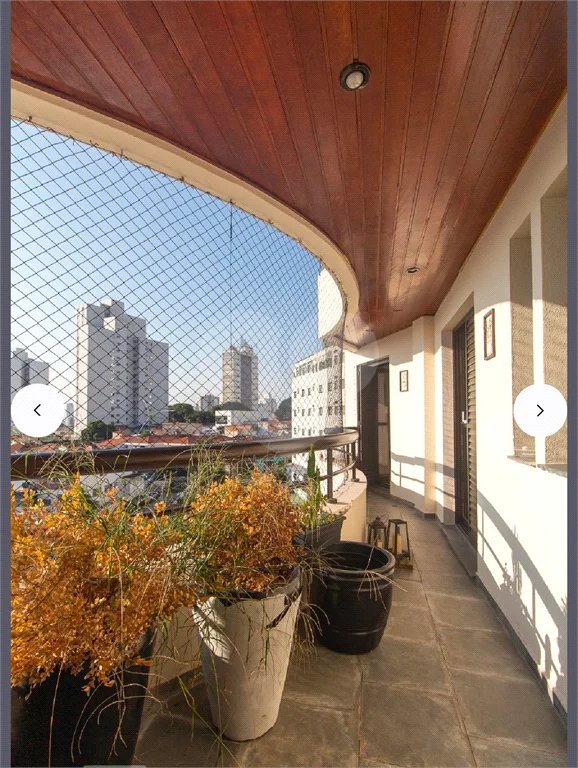 Apartamento de 200m² com 3 dormitórios, 2 suítes e 3 vagas em condomínio 1 por andar.