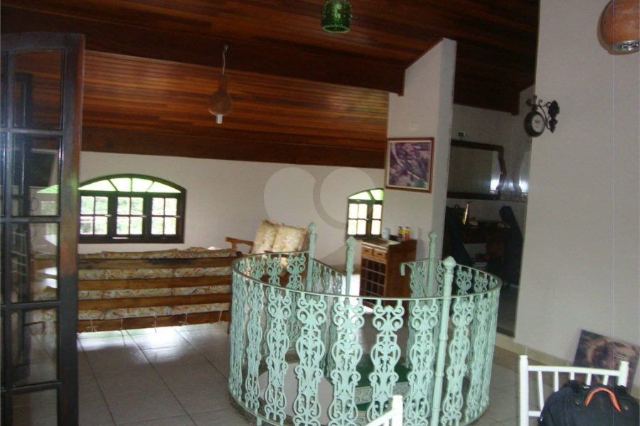 Chácara à venda com 5 quartos, sendo 2 suítes, em Jardim Arujá, Arujá, SP