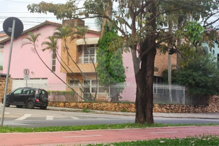 Sobrado à venda com 5 quartos, sendo 2 suítes, em Vila Trujillo, Sorocaba, SP