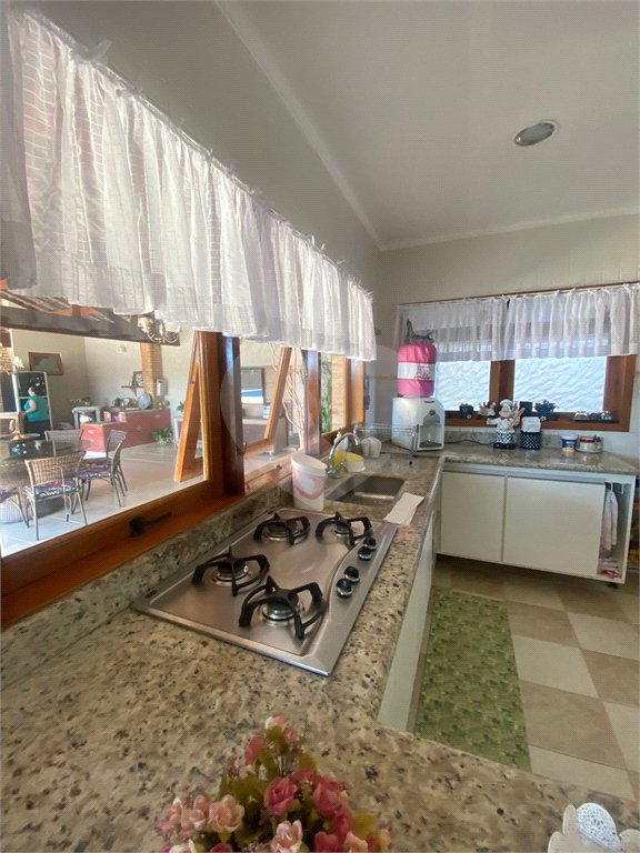 Casa à venda com 5 quartos, sendo 4 suítes, no condomínio Lago do Imperador, Mairiporã - SP