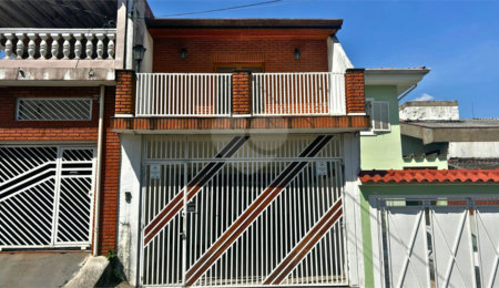 Sobrado à venda com 3 quartos, sendo 2 suítes,  em Cidade São Francisco, São Paulo, SP