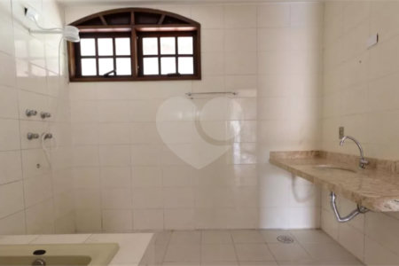 Casa à venda com 4 quartos, sendo 1 suíte, em Vila Tiradentes, São Paulo, SP