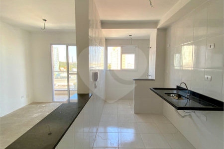Apartamento à venda com 2 quartos, sendo 1 suíte, em Vila Galvão, Guarulhos, SP