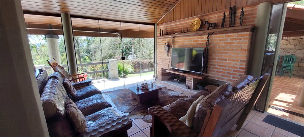 Casa à venda com 3 quartos, sendo 2 suítes, no condomínio Alpes de Caieiras, Caieiras - SP