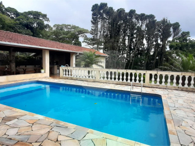 Sobrado para alugar com 4 suítes em Roseira, Mairiporã, SP