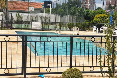 Casa à venda com 3 quartos, sendo 1 suíte, no condomínio Villa das Flores, Mogi das Cruzes - SP