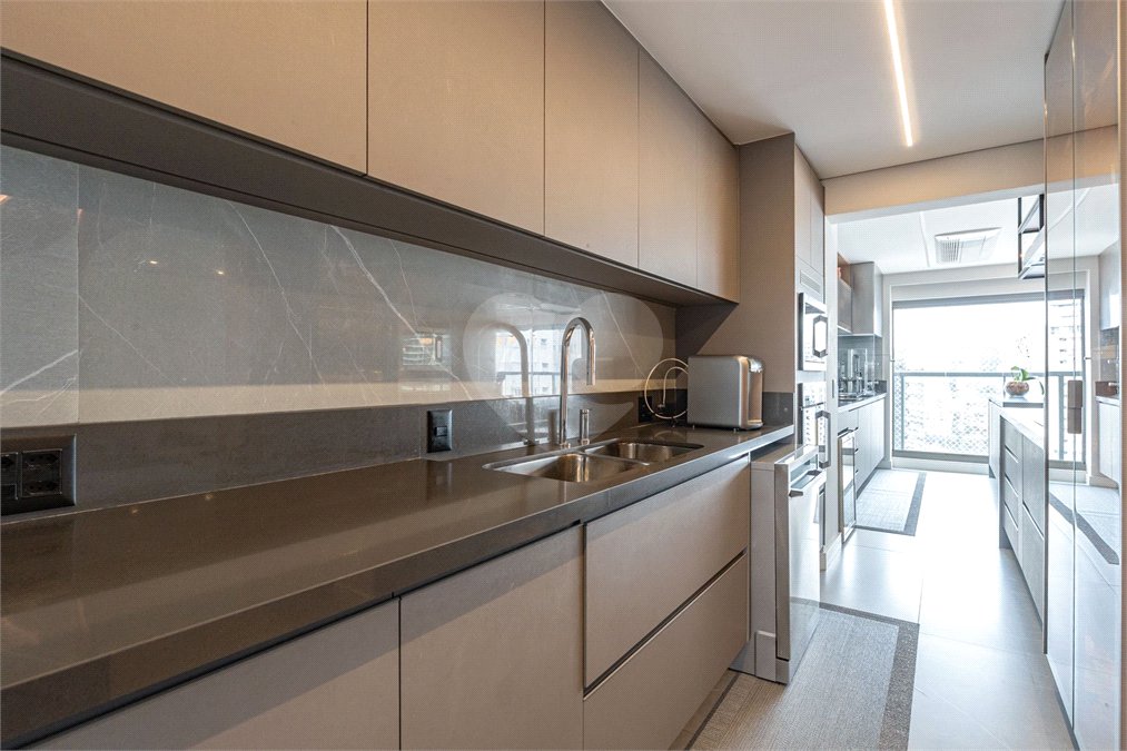 Apartamento à venda com 4 quartos, sendo 3 suítes,  em Jardim das Acácias, São Paulo, SP