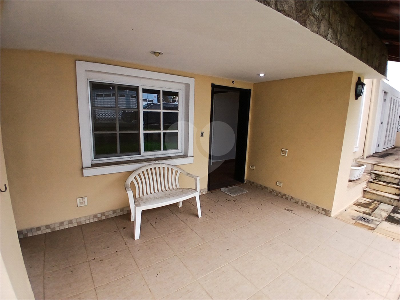 Casa à venda ou para alugar com 3 quartos, sendo 2 suítes, no condomínio Chácara das Rosas, São Paulo - SP