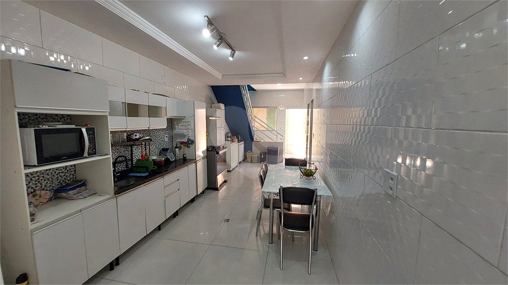 Casa à venda com 4 quartos, sendo 2 suítes, no condomínio Vivendas do Mendanha, Rio de Janeiro - RJ