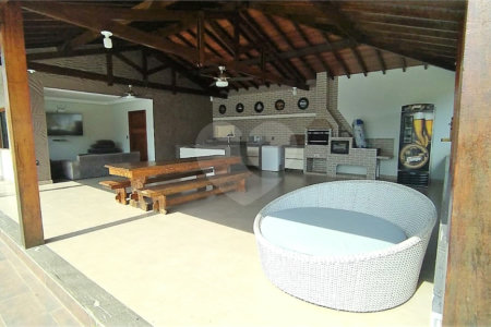 Chácara à venda com 6 quartos, sendo 4 suítes,  em Pinheirinho, Vinhedo, SP