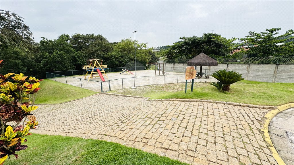 Casa à venda com 3 suítes no condomínio Residencial Delle Stelle, Louveira - SP