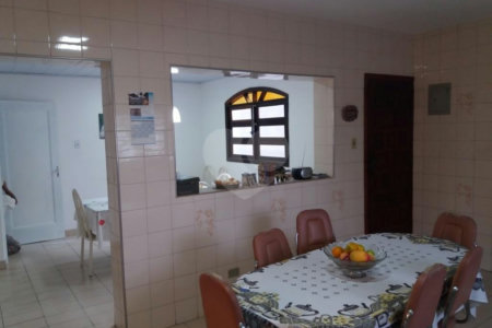 Casa à venda com 4 quartos, sendo 1 suíte,  em Jardim Helga, São Paulo, SP