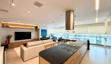 Apartamento à venda com 3 suítes em Moema, São Paulo, SP