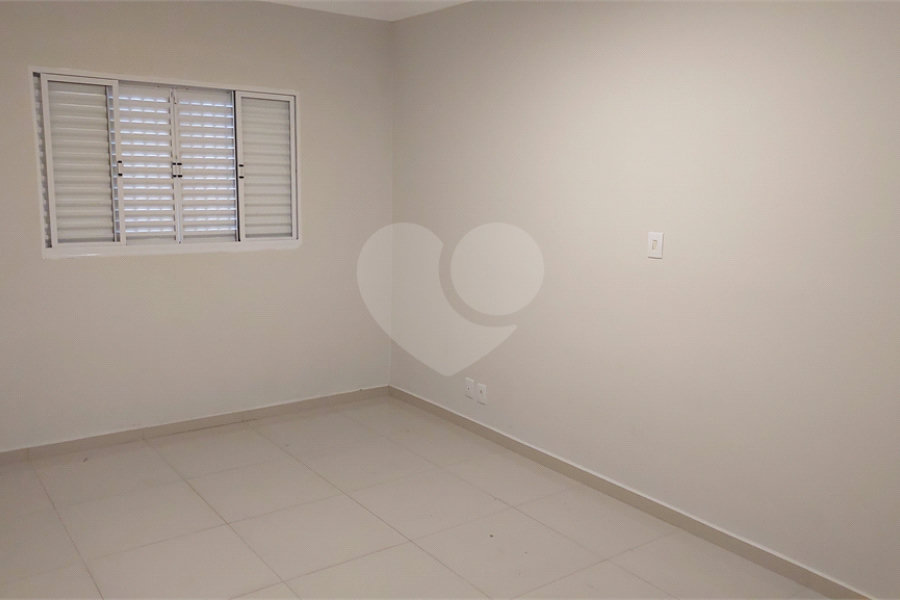 Sobrado à venda com 4 quartos, sendo 3 suítes, em Tremembé, São Paulo, SP