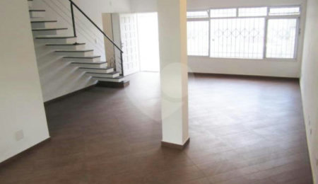Casa à venda com 4 quartos, sendo 2 suítes,  em Moema, São Paulo, SP