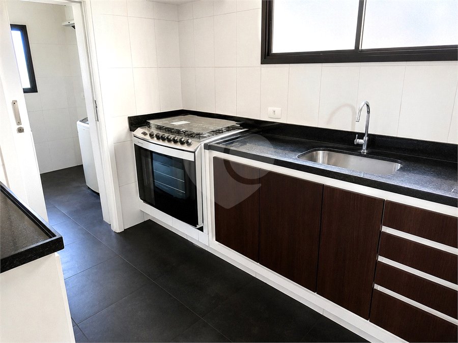 Apartamento à venda com 3 suítes em Moema, São Paulo, SP