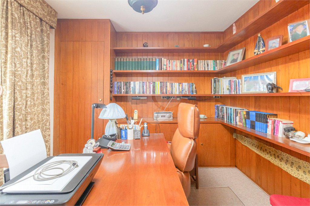 Casa Térrea à venda com 4 quartos, sendo 2 suítes, em Alto de Pinheiros, São Paulo, SP