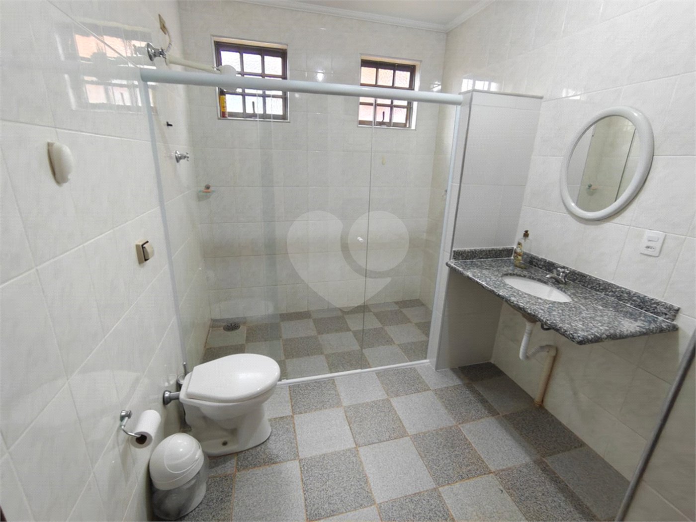 Casa à venda com 4 quartos, sendo 2 suítes,  em Country Residencial Felix, Bom Jesus dos Perdões, SP