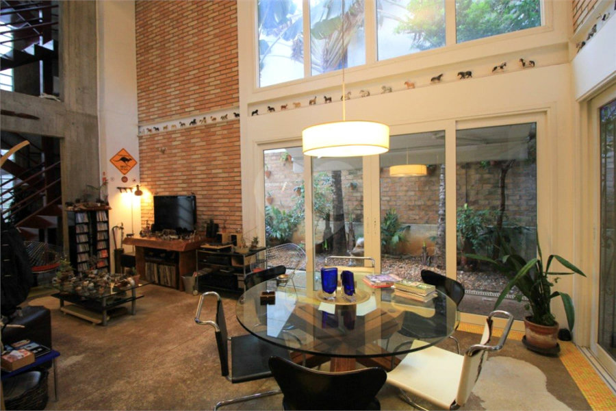 Casa à venda ou para alugar com 5 quartos, sendo 3 suítes,  em Vila Madalena, São Paulo, SP