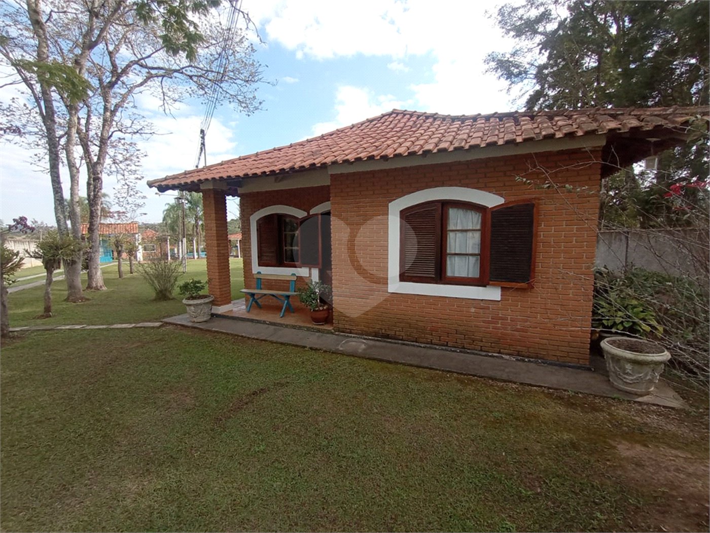 Chácara à venda com 6 quartos, sendo 1 suíte,  em Cercadinho, Alambari, SP