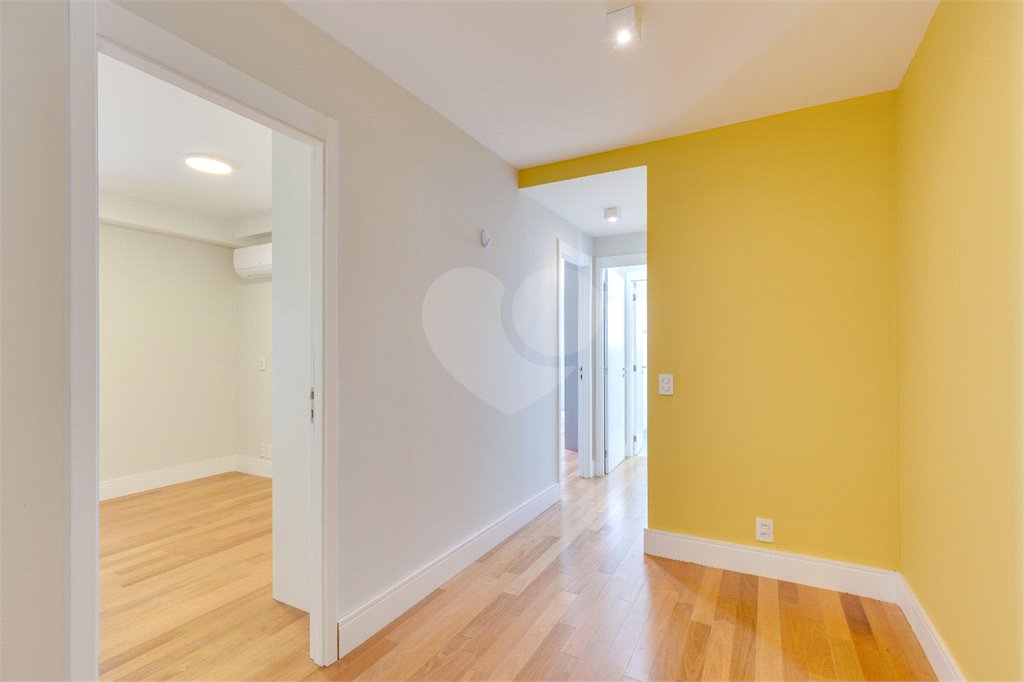 Apartamento à venda com 3 quartos, sendo 2 suítes, em Santo Amaro, São Paulo, SP