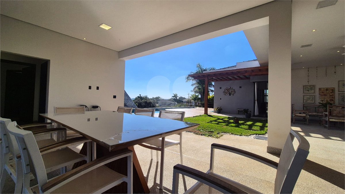 Casa à venda com 5 quartos, sendo 3 suítes, no condomínio Residencial Vale do Lago, Sorocaba - SP