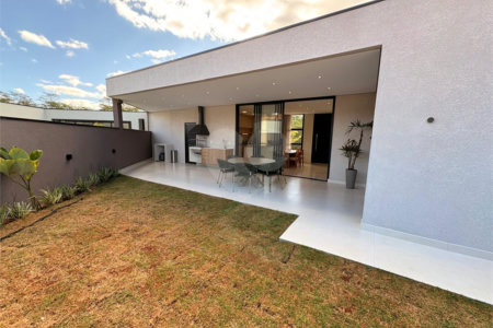 Casa à venda com 3 suítes no condomínio Condomíno Helena Maria, Sorocaba - SP