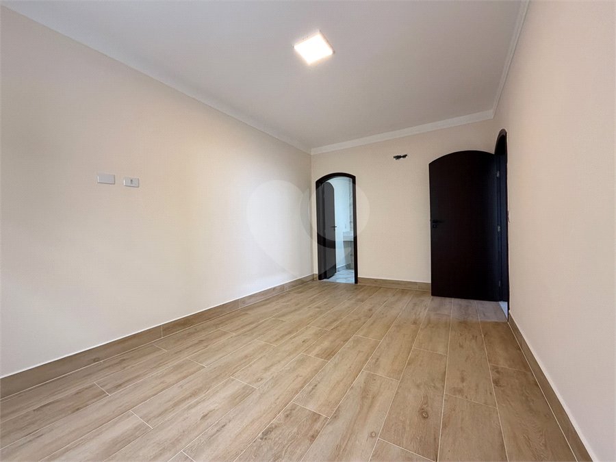 Casa à venda com 5 quartos, sendo 4 suítes, em Vila Rosália, Guarulhos, SP