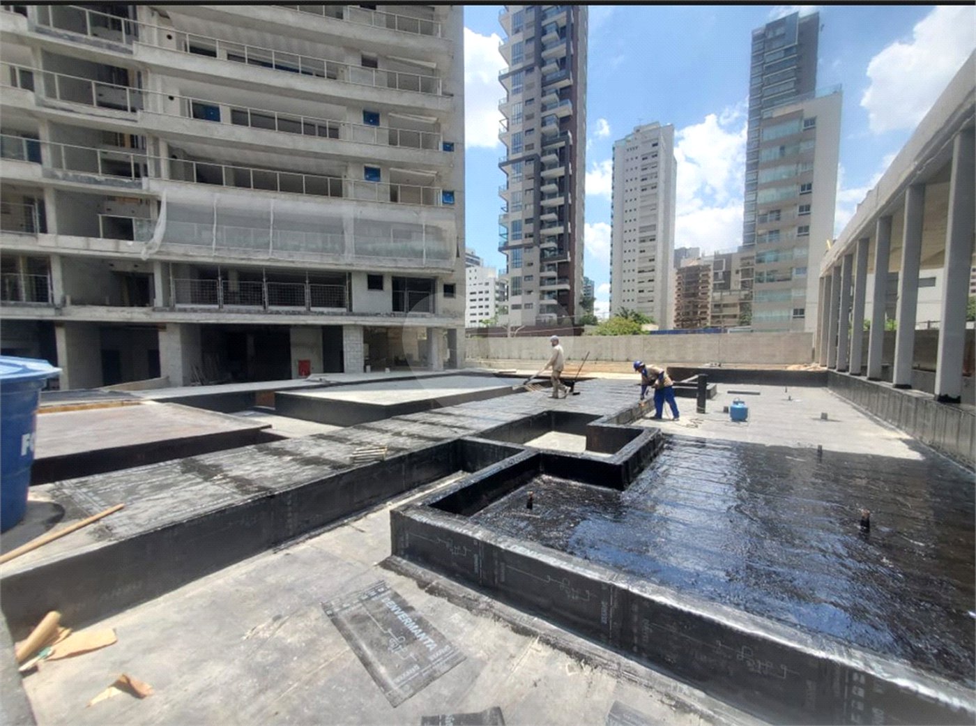 Apartamento à venda com 3 suítes em Moema, São Paulo, SP