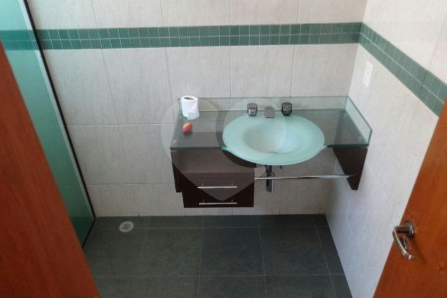 Casa à venda com 4 quartos, sendo 2 suítes, em Horto, São Paulo, SP