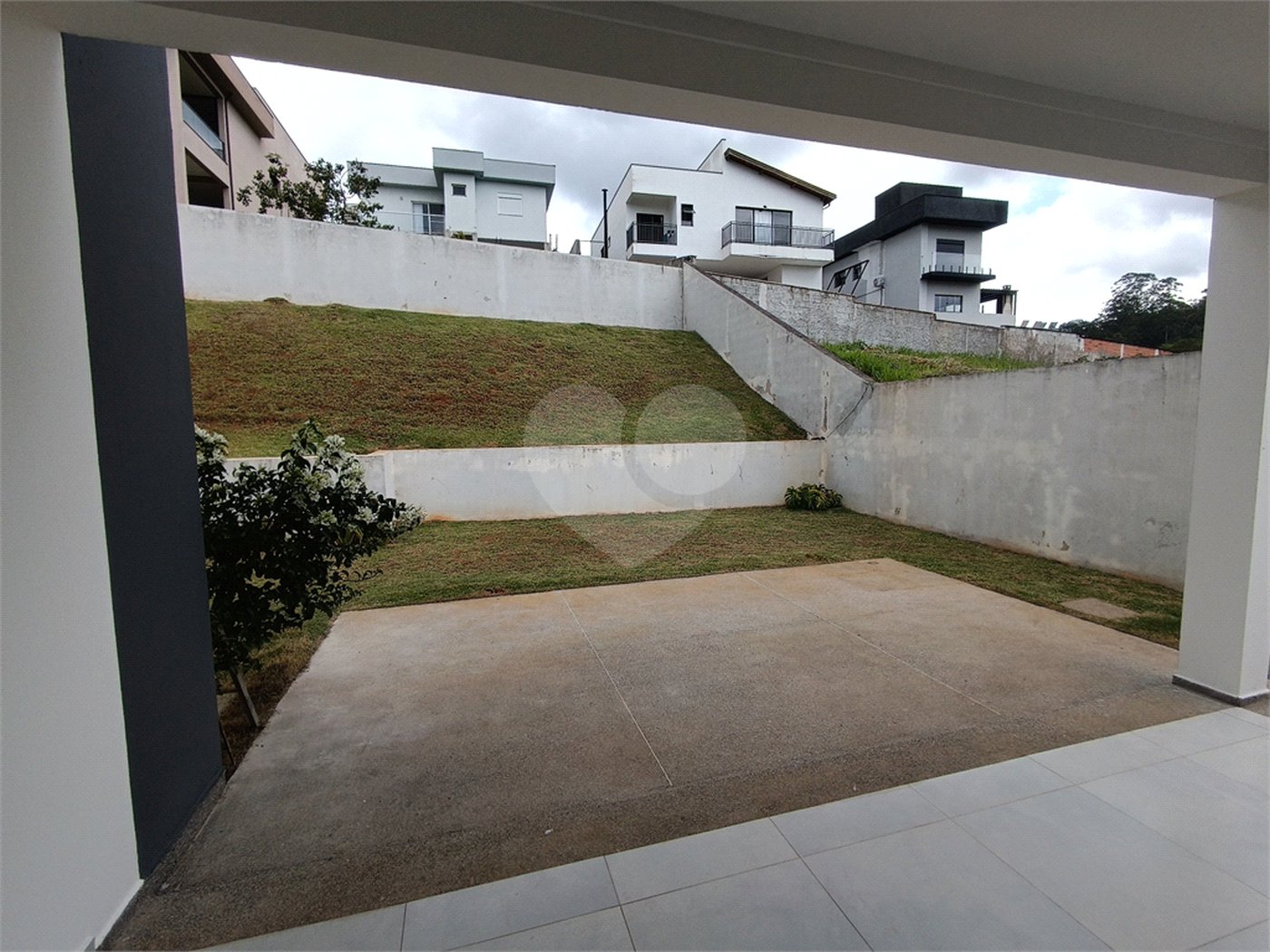 Casa à venda com 3 suítes no condomínio Altos de São Roque, São Roque - SP