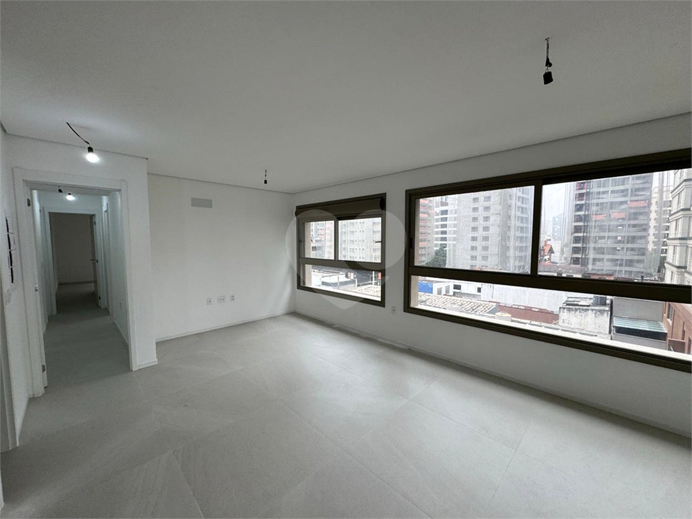 Apartamento à venda com 3 suítes em Moema, São Paulo, SP