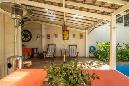 Casa à venda com 5 quartos, sendo 4 suítes, no condomínio Bounganville, São Paulo - SP