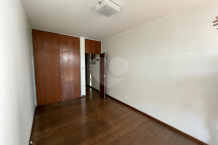 Casa à venda com 4 quartos, sendo 1 suíte,  em Pacaembu, São Paulo, SP