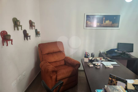 Sobrado à venda com 4 quartos, sendo 1 suíte, em Água Branca, São Paulo, SP