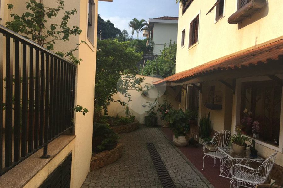 Casa à venda com 3 quartos, sendo 1 suíte, no condomínio Morada de Itapuã, São Paulo - SP