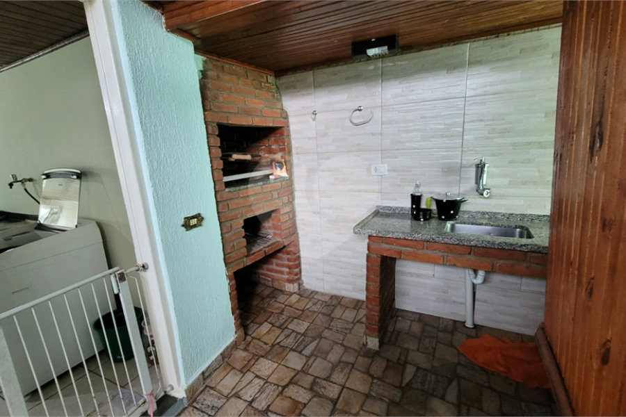 Casa à venda com 4 quartos, sendo 1 suíte, em Parque Maria Domitila, São Paulo, SP