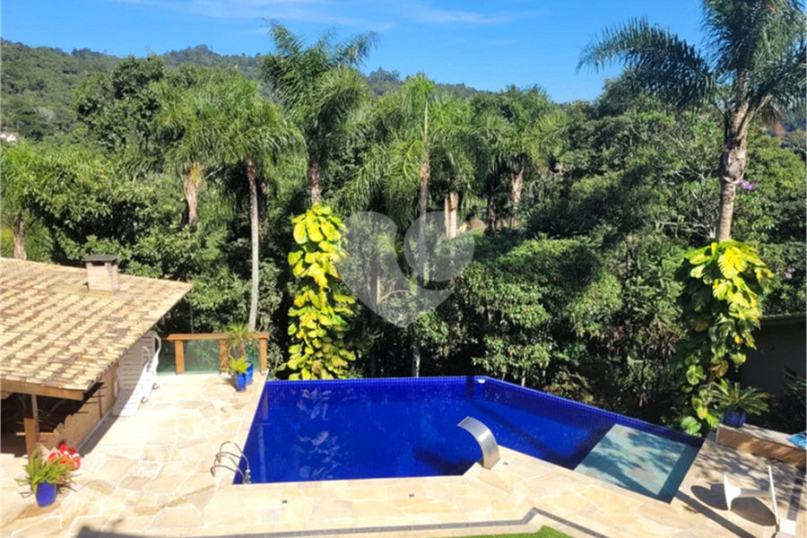 Casa à venda com 3 quartos, sendo 1 suíte,  no condomínio Residencial Bosque da Serra, Mairiporã - SP
