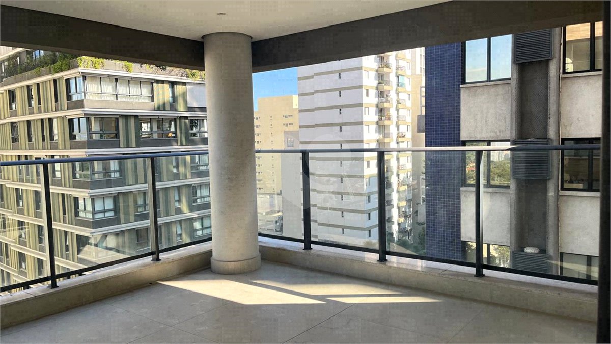 Apartamento à venda com 4 quartos, sendo 2 suítes,  em Pinheiros, São Paulo, SP