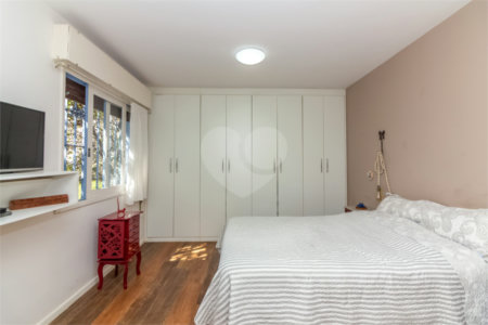 Casa à venda com 4 quartos, sendo 2 suítes, em Chácara Flora, São Paulo, SP