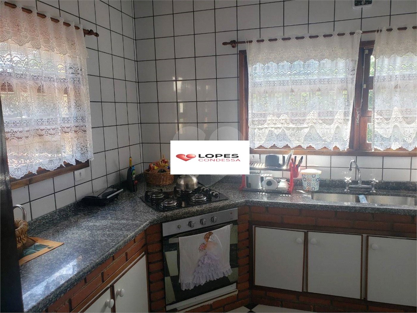 Casa à venda com 4 quartos, sendo 2 suítes, no condomínio Alpes da Cantareira, Mairiporã - SP