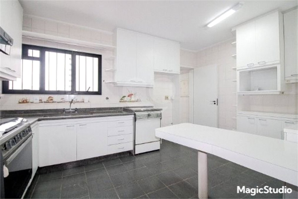 Apartamento com 150m², 3 dormitórios, sendo 1 suíte, 3 vagas de garagem, à venda no Tatuapé.
