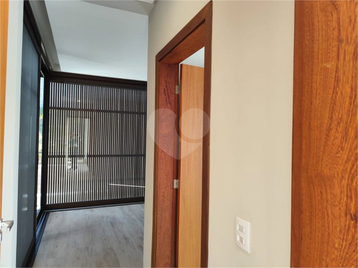 Casa à venda com 3 suítes no condomínio Recanto das Palmas, Vinhedo - SP