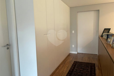 Casa à venda com 3 suítes no condomínio Reserva 8, São Paulo - SP