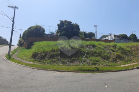 Terreno à venda com 1 suíte em Bosque, Vinhedo, SP