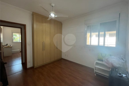 Sobrado à venda com 4 quartos, sendo 1 suíte,  em Vila Cordeiro, São Paulo, SP