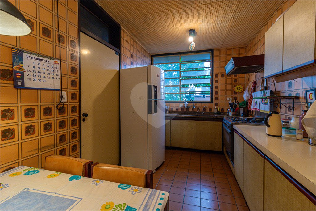 Casa à venda com 4 quartos, sendo 2 suítes, em Jardim Prudência, São Paulo, SP