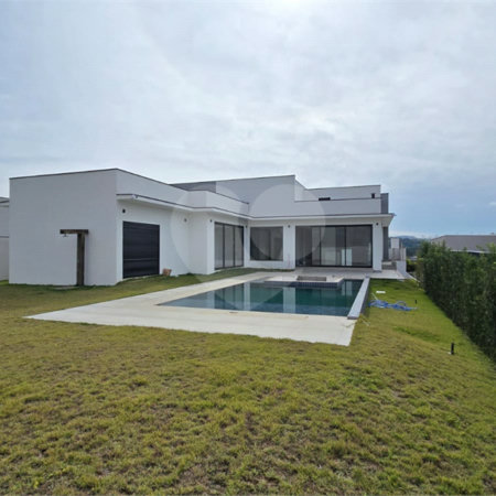 Casa à venda ou para alugar com 5 quartos, sendo 4 suítes,  no condomínio Equilibrium, Atibaia - SP