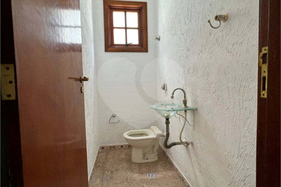 Sobrado à venda com 3 quartos, sendo 1 suíte, em Tremembé, São Paulo, SP